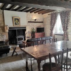 Gîte indépendant au bord de la rivière, cadre historique, pêche, animaux bienvenus, parking privé - FR-1-586-22