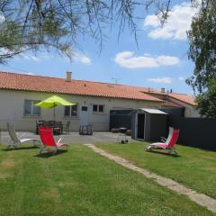 Gîte familial avec belle cour, 3 chambres, proche vignobles et activités, au calme en campagne angevine - FR-1-622-11