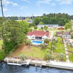 Paradise on Ocean Waterway Huge 5000 sq ft w Private Pool, Boat Dock, Grand Piano, Game Tables, BBQ, 1 acre Yard, Crib, Sleeps 34
