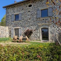 Élégante maison de maître XVIIIe, jardin clos 500m², nature, proche Puy-en-Velay, 11 pers., cosy & confort - FR-1-582-315