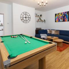 Harrington Chambers by Charming Apartments - Pool Table & Ping Pong