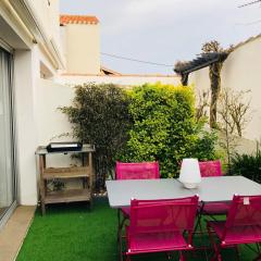 Studio rénové à deux pas de la plage des Lutins - Terrasse privée, parking et animaux acceptés - FR-1-426-515