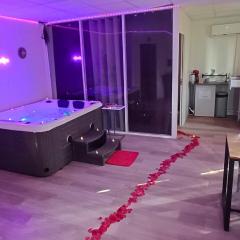 CocoonSPA LoveRoom Jacuzzi