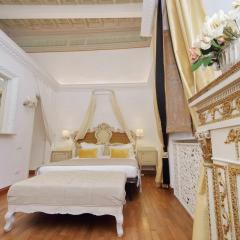 Luxury Navona apartments by Flatinrome