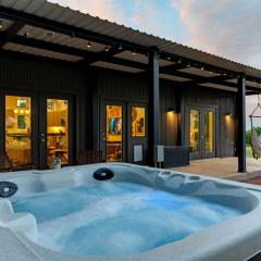 Container Haus, Hot Tub, Cowboy Pool, Pet Friendly!