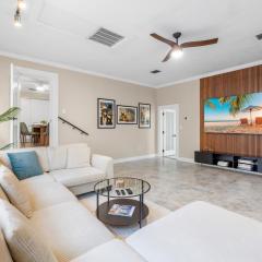 2 King Suites - Hot Tub - Large Patio - Sleeps 12