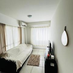 Quarto e sala no condomínio JTR à beira-mar