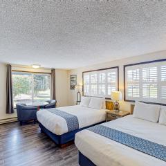 Lamplighter Inn - 117 Whale Watching