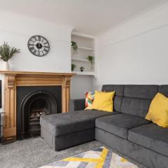 Cosy Grimsby House with Free Parking