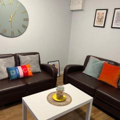 Rare 4 en-suite Bedroom Flat with Free Parking and workspace