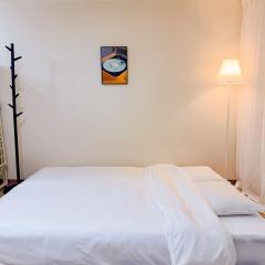 1'Near Hongdae Station, 30sec on foot