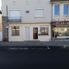 Appartement Familial au RDC, Cour Sud, Parking, à 300m Plage - 2 Chambres, WiFi, Animaux OK - FR-1-376-107