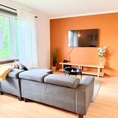 Mississauga 5BR Home Steps to Lake & Trails