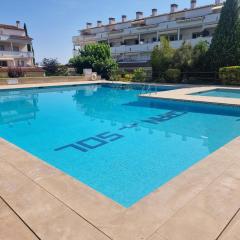 Apartamento cómodo con terraza y piscina comunitaria, cerca de la playa de Riells - HISP-236-15