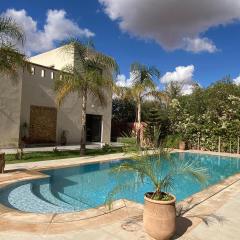 Magnifique Villa Proche Marrakech 4 Chambres, Piscine 10m, Accueille 8 à 10 Personnes