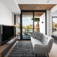 Chic 1-Bed with a Sleek Balcony near Shops