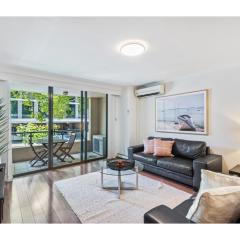 Poolside 2-Bed Haven, Walk to City Centre