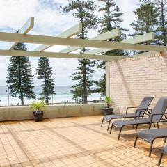 Beachfront Manly Apartment With Balcony & Parking