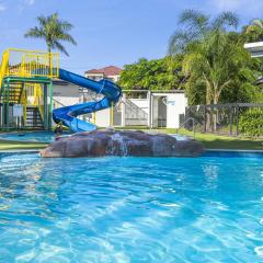 2-Bed Family Haven with Pools BBQ & Playgrounds