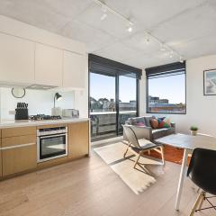 Comfy 2-Bed Balcony Unit near Iconic Chapel St