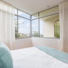 Bronte Beach Coastal Apartment with Ocean View