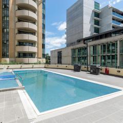 Central 2-bed Apartment with Pool, Gym and Spa