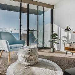 Central 1-Bed with Balcony, Rooftop BBQ & Parking