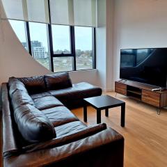 Generous 2-Bed Apartment with Great Amenities