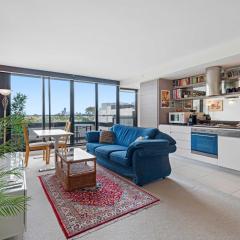 Eclectic 1-Bed Apartment with Pool and Gym