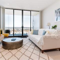 1-Bed with Amazing Views, Pool, Gym, BBQ & Parking