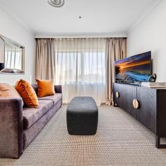 Center 1-Bed with Sauna, Gym, BBQ & Parking