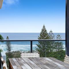 Luxe Beachfront 2-Bed With Gym Pool & Views