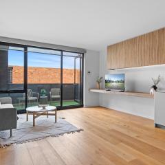 Lovely 1-Bed with Balcony in St Kilda's Heart