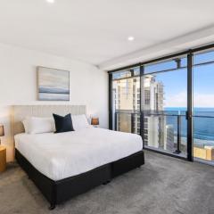 Circle on Cavill Luxe 2-Bed with Views & Pool