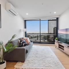 Contemporary 2-Bed Haven with Swimming Pool