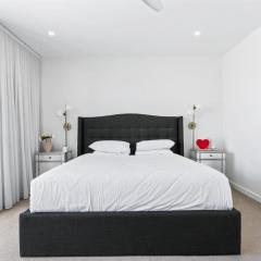 Deluxe 4-Bed Home with Pool & Fire Pit