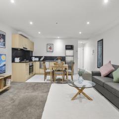 Bustling Fitzroy Eateries and Bars Nearby