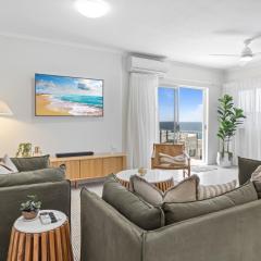Stylish 3-Bed Apartment in Coastal Redcliffe