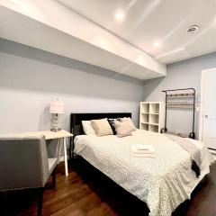 Quiet King Bedroom near DT Toronto