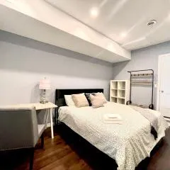 Quiet King Bedroom near DT Toronto