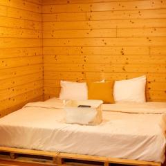 B&B American Style cabin 5 minutes from the sea