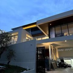 Eirene's Lakeside Villa