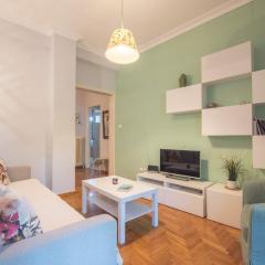 Stylish apt in the Historic heart of the city