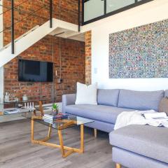 Elegant Sea Point Retreat Splendid Views Wifi