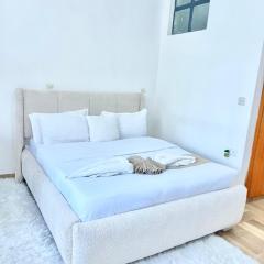 Narari Executive Studio, Nakuru CBD, Lift,Free parking, Near Lake Nakuru