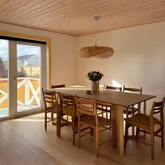 Gult Strandhus Med Udsigt Over Løkken