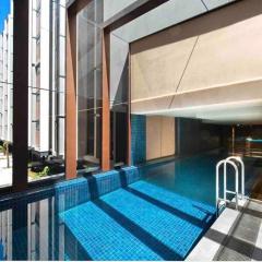 Midnight Luxe 2BR 2Bath 508 L5 in the heart of Braddon Pool Sauna Gym 1 Secure Parking Space Wifi Wine
