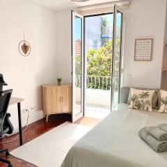 Sunny Double Room in 4BR Villa with AC, Sea View Balcony, Workspace