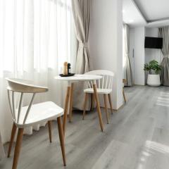 Cosy 1 Bedroom Studio with King Bed Kitchenet in Central Kathmandu with Terrace