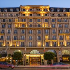 Elegant Cape Royale 2-Bed, 2-Bath City Haven